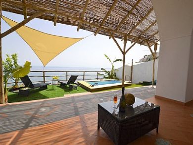 Private villa sleeps 6 in Praiano with pool by the Sea